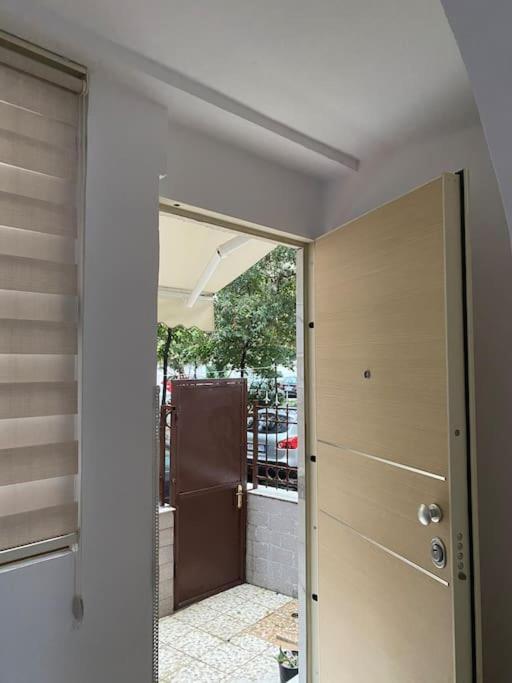 Es Apartment Тирана Екстер'єр фото